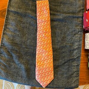 Vineyards Vines Shamrock Beer Tie - pink